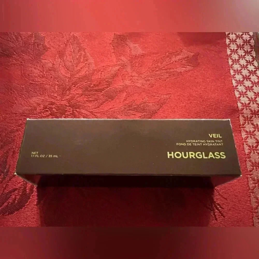 Hourglass Veil Hydrating Skin Tint Foundation - SHADE 18 - 1.1 oz / 35mL NEW
